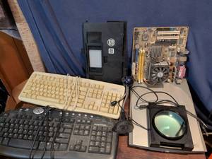 lot 303 image: Computer Hardware and Accessories Bundle