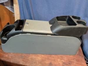 lot 305 image: Ford Bronco Center Console Cup Holder Assembly