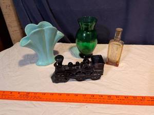 lot 326 image: Avon Train Locomotive After Shave Bottle