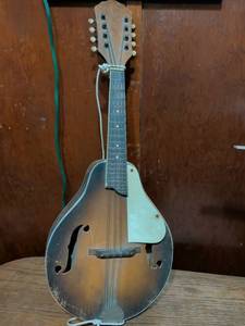 lot 378 image: 8-String Mandolin with Sunburst Finish and F-Holes. Missing some strings.