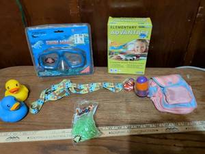 lot 385 image: Mixed Childrens Items and Educational Software Bundle