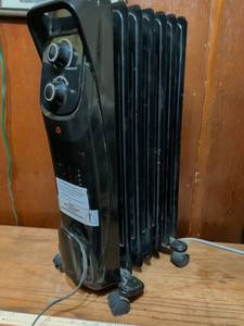 lot 395 image: Black Oil-Filled Electric Radiator Heater with Thermostat