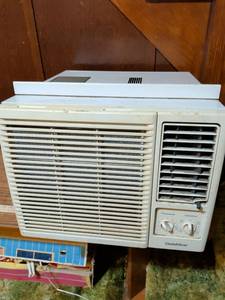 lot 396 image: GoldStar Window Air Conditioner Unit