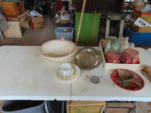lot 1844 image: Selection of Decor - Containers - China - Tea Cups - May need Cleaning
