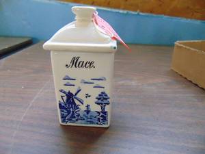 lot 1855 image: Windmill Themed Mace Container