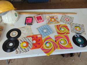 lot 1906 image: Selection of 45 Records and 8 Track tapes