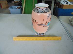 lot 1910 image: Made in Japan - Vase