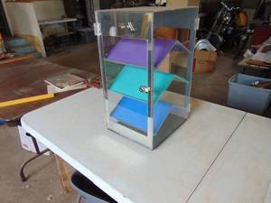 lot 1920 image: Rotating Double Door Display case - no keys
