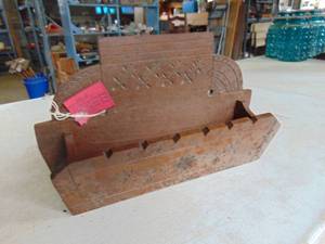 lot 1940 image: Folk Art Wooden Rack
