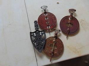 lot 1976 image: Stove Dampers and Trivet
