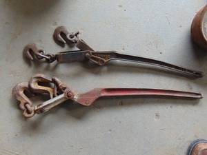 lot 2005 image: Pair of Chain Boomers