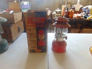 lot 2012 image: Single Mantle Coleman lantern in Box