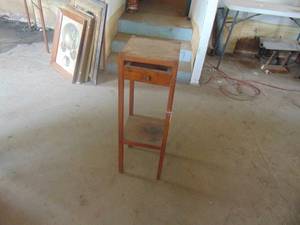 lot 3211 image: Small Smoke Stand