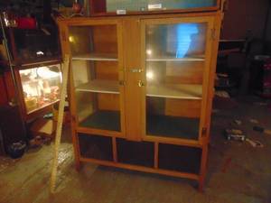 lot 3215 image: Large Display Case
