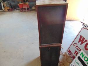 lot 3223 image: Pair of Royal 6 Speakers