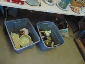 lot 4992 image: 2 Tubs with Contents