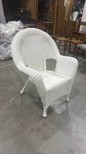 lot 114 image: Outdoor woven patio chair