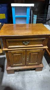 lot 253 image: Side table or nightstand 29.5x19x16