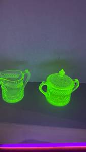 lot 1001 image: Green uranium glass creamer and sugar dish