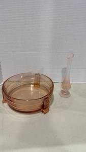 lot 1004 image: Pink depression glass bowl and vase
