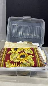 lot 1018 image: Fabric and unfinished projects