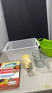 lot 1034 image: Tupperware measuring cups, strainer and more