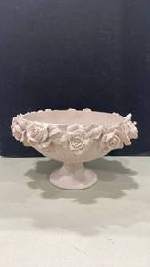 lot 1041 image: Pedestal bowl 6in x 9in