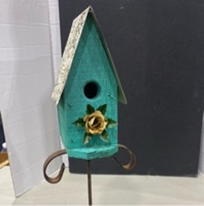 lot 1048 image: Turquoise Birdhouse on metal stake
