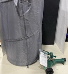 lot 1055 image: Pop up gardening hamper and new sprinkler