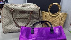 lot 1059 image: Tote bags and handwoven purse