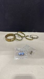 lot 1061 image: Earrings and bracelets