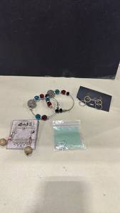 lot 1063 image: Earrings