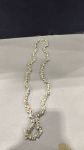 lot 1069 image: Seashell necklace