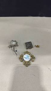lot 1073 image: Pins