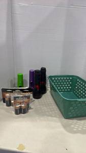 lot 1089 image: Flash lights, D8 batteries and plastic storage basket