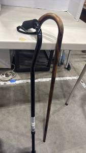 lot 1124 image: Wooden and aluminum adjustable height cane
