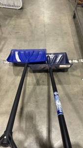 lot 1127 image: 2 plastic snow shovels