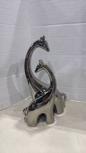 lot 2003 image: Giraffe Family Figurine Set 15 inches tall