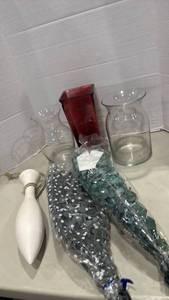 lot 2017 image: Vases with artificial floral