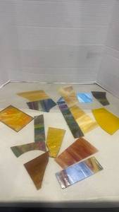 lot 2021 image: Stained Glass pieces Mixed Colors