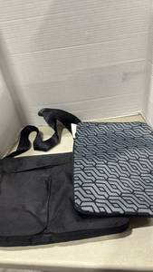 lot 2048 image: Laptop sleeve and case