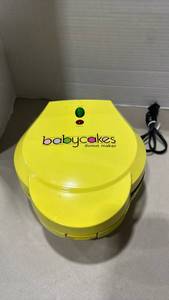 lot 2052 image: Babycakes Electric Donut Maker