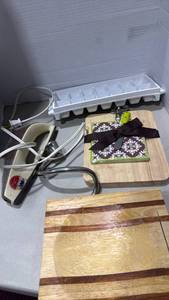 lot 2055 image: Kitchen Accessories Bundle with electric knife no blades and Ice Tray and more