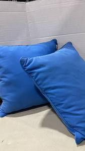 lot 2074 image: Pier one throw pillows
