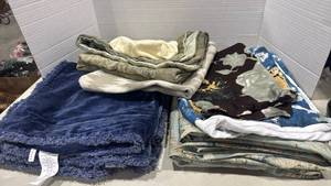 lot 2078 image: Pillow cases and curtains with curtain rod