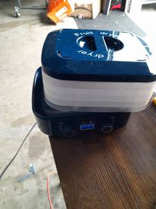 lot 32108 image: Food Dehydrator Dryer, Food Freeze Dryer Machine with 5 Trays for Home, 2025 New Digital Adjustable Timer & Temperature Control, Ideal for Fruits, Meat, Vegetables, Candy & Snacks (Blue) Powers On