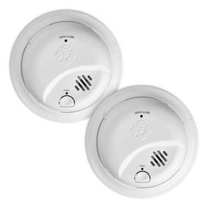 lot 1727 image: First Alert SMI100, Battery-Operated Smoke Alarm, 2-Pack - Retail $35