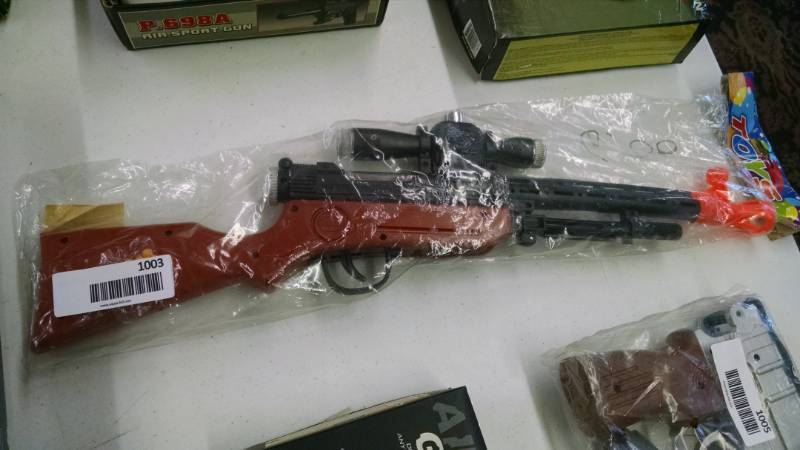 lot 1003 image: AF131 Toy Rifle wscope