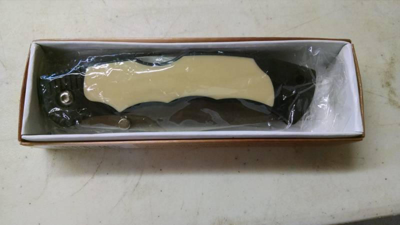 lot 1018 image: Frost Cutlery The Road Runner Pocket Knife - NIB