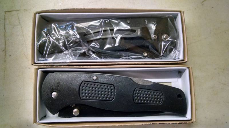 lot 1020 image: Frost Cutlery The Delta Ranger III Pocket Knife x 2 - NIB